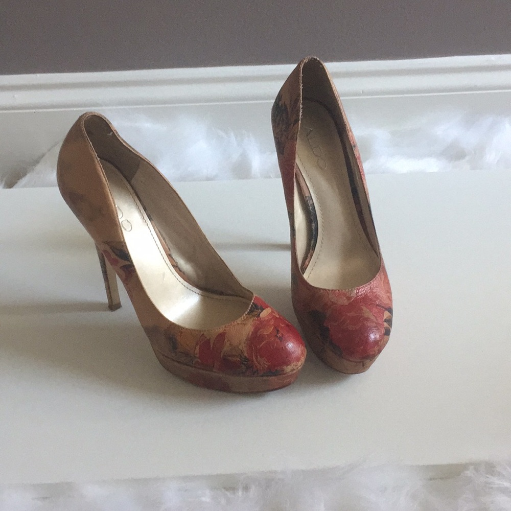 Aldo Flowered Brown Pumps